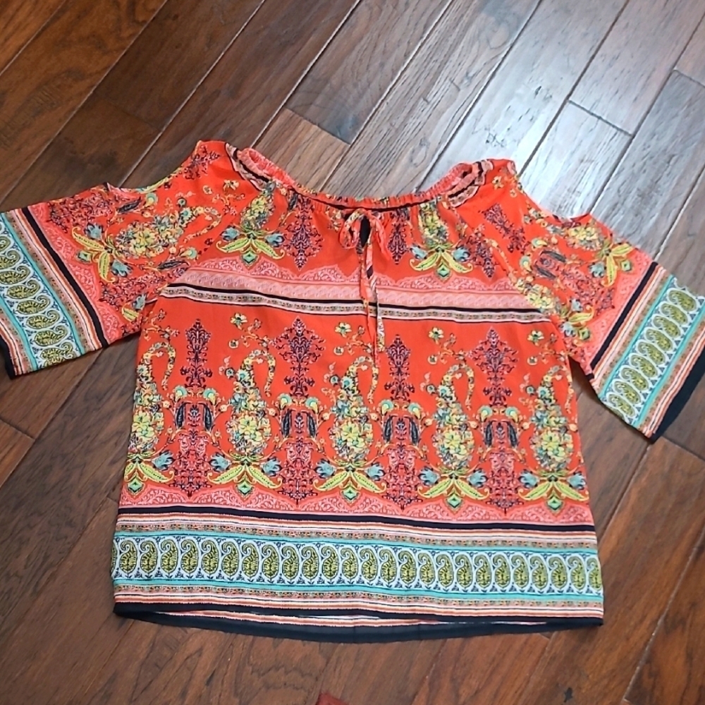 New Directions colorful cold shoulder top size 2X